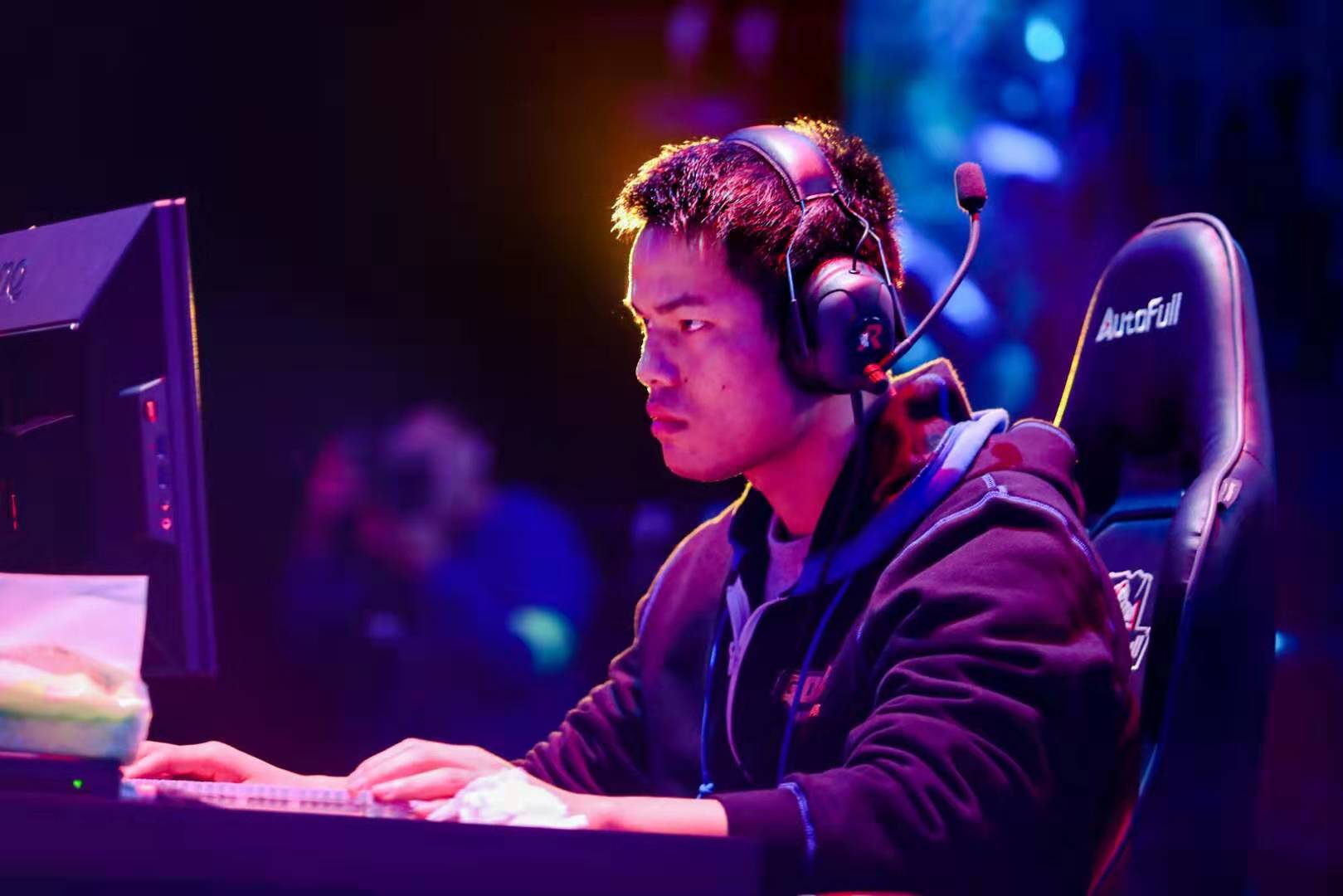 增添了一抹 增添了一抹