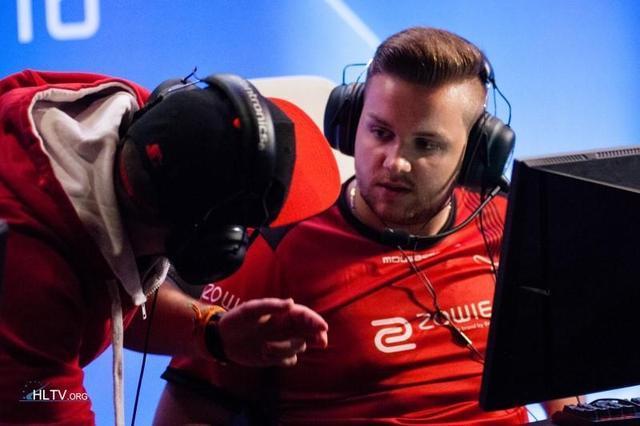 国足的中后 国足的中后