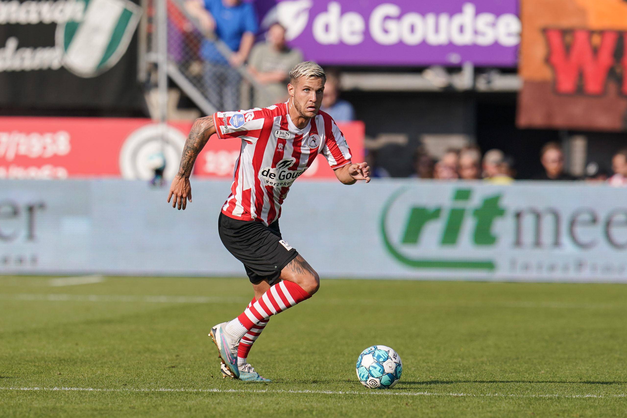 额约为12 额约为12